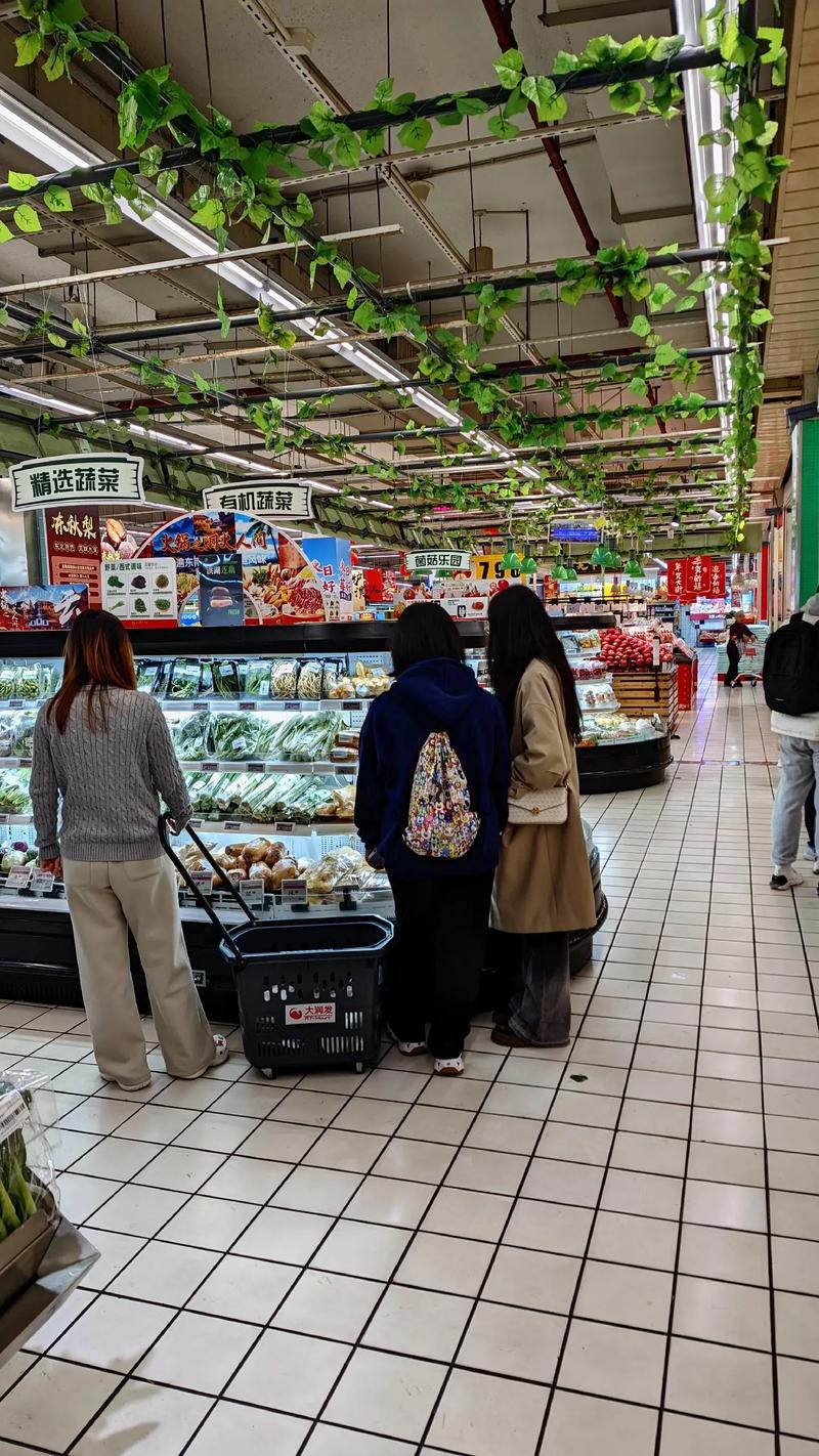 海口百货店新风尚：商品丰富体验升级